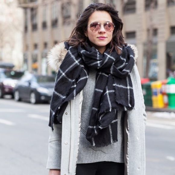 fairlygirly Accessories - Black and White Plaid Ultra Plush Blanket Scarf